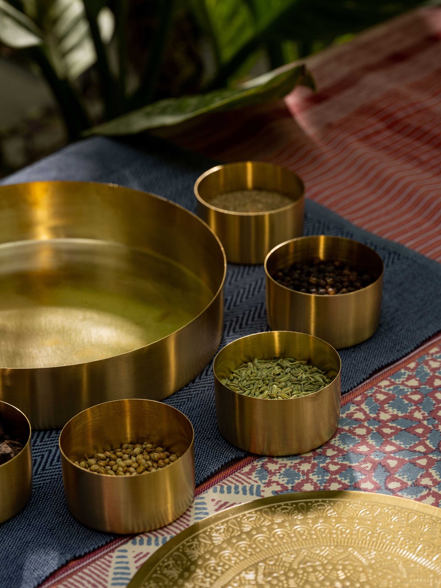 Ta'attur - Brass spice box