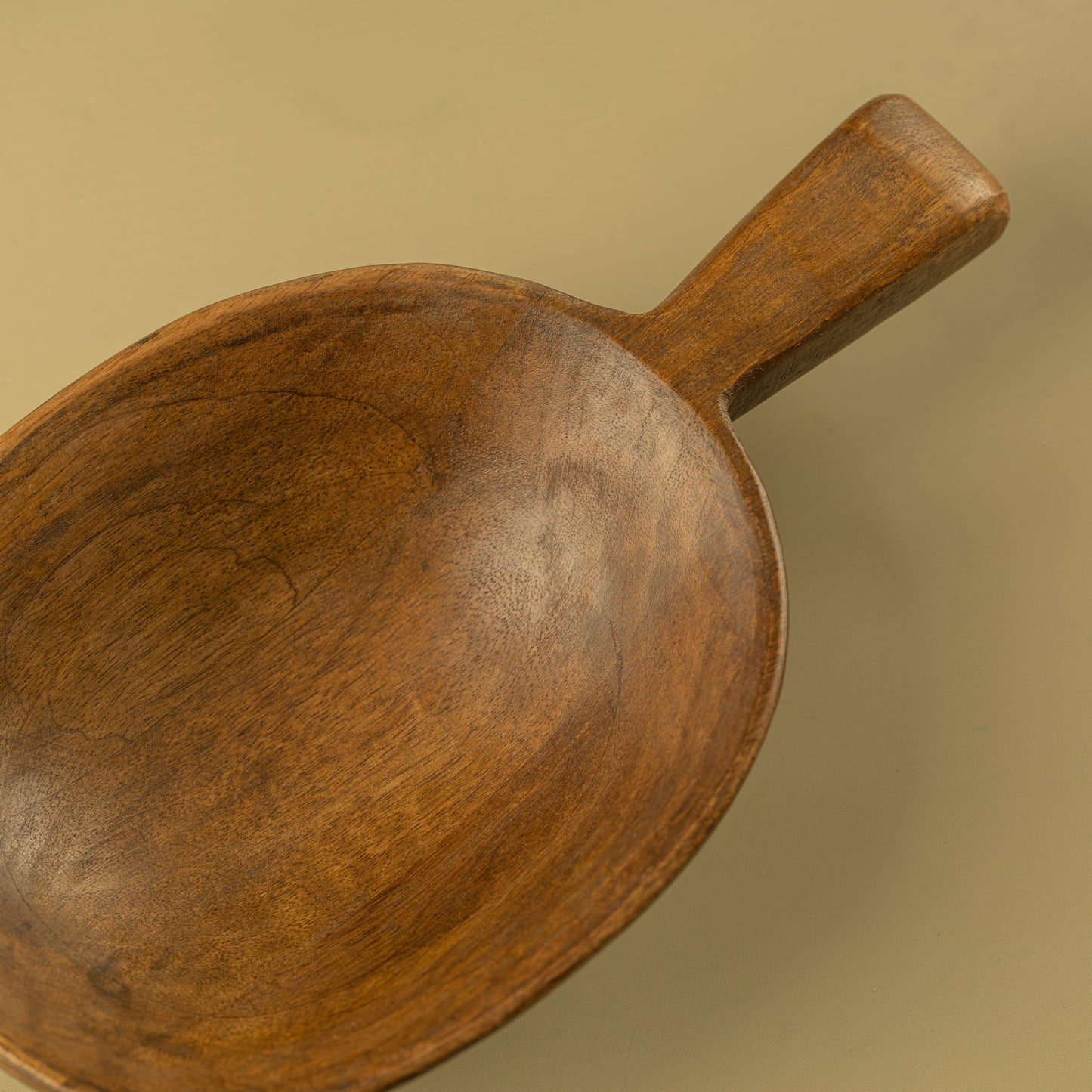 Kaavia- Wooden bowl with handle