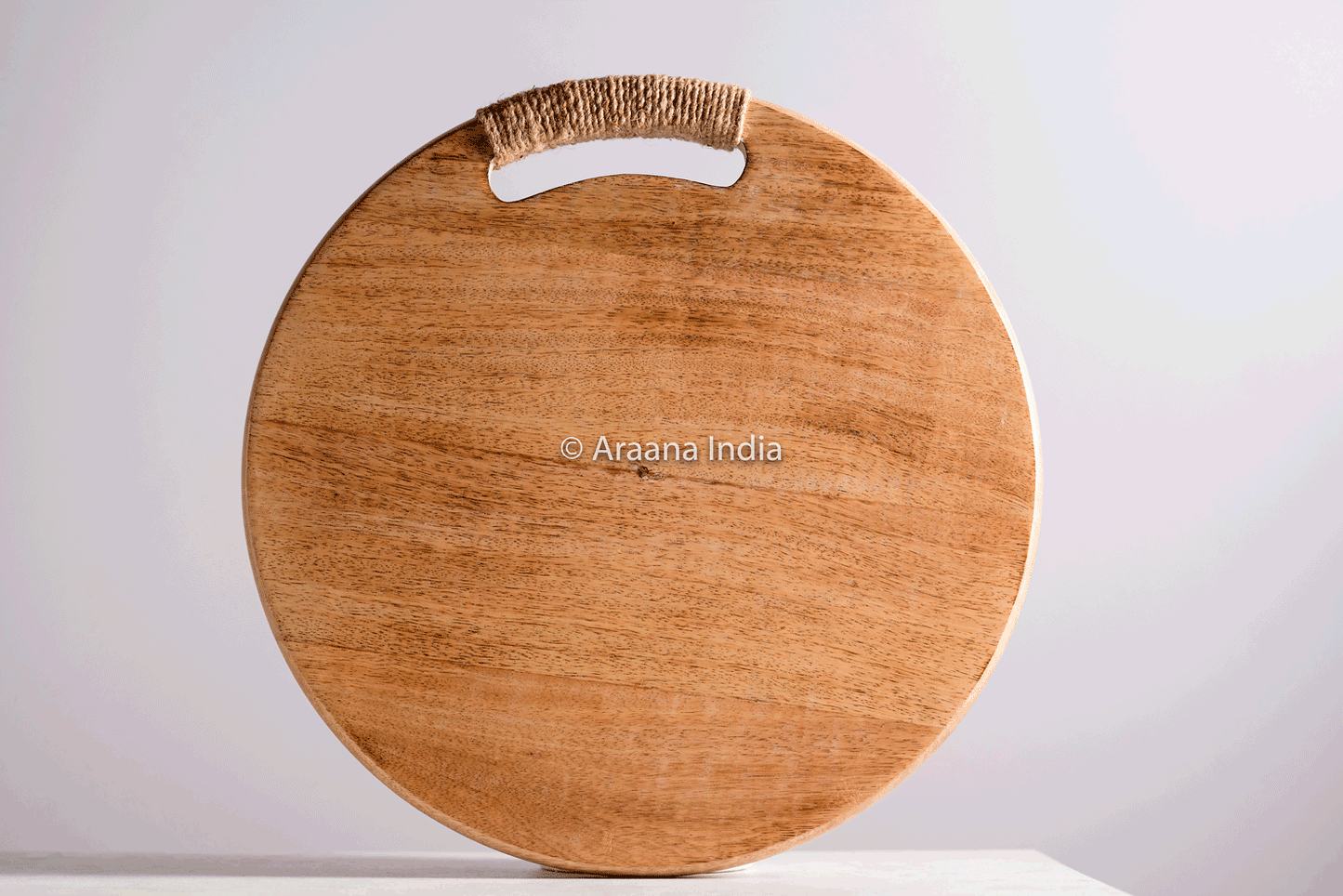 Vyaas - Round platter/chopping board with rope detailing