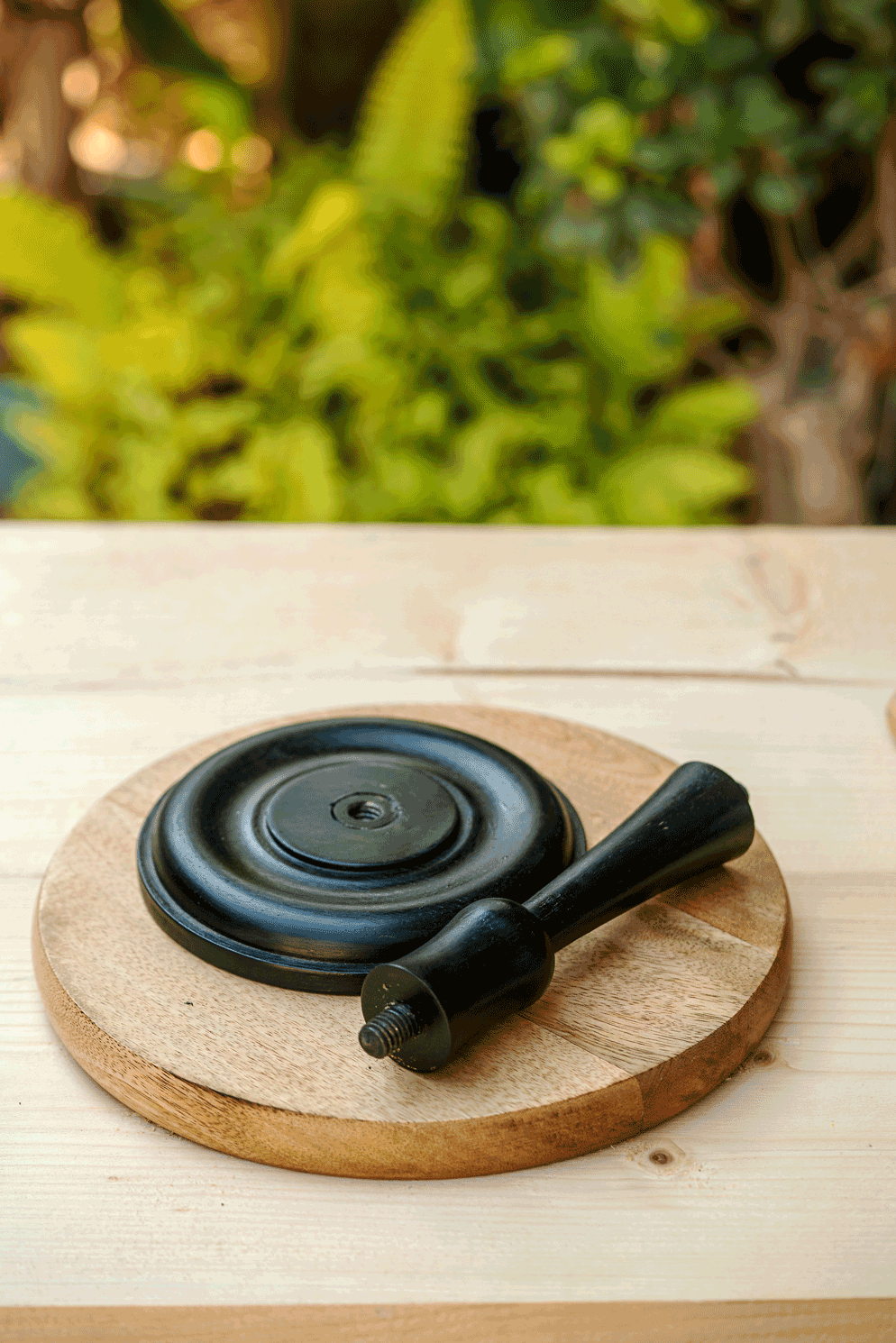 Poorna - Classic wooden cake stand